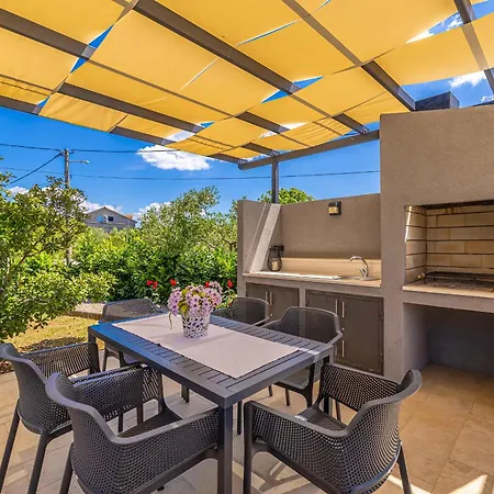 House Lucija Tatil Evi